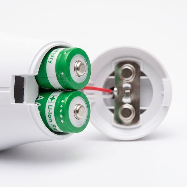 Аккумуляторная LED лампочка 20 Вт E27 с зарядкой через Type-C, аварийная лампа от usb со съемными аккумуляторами 18650 и крючком для подвешивания id_37721 фото